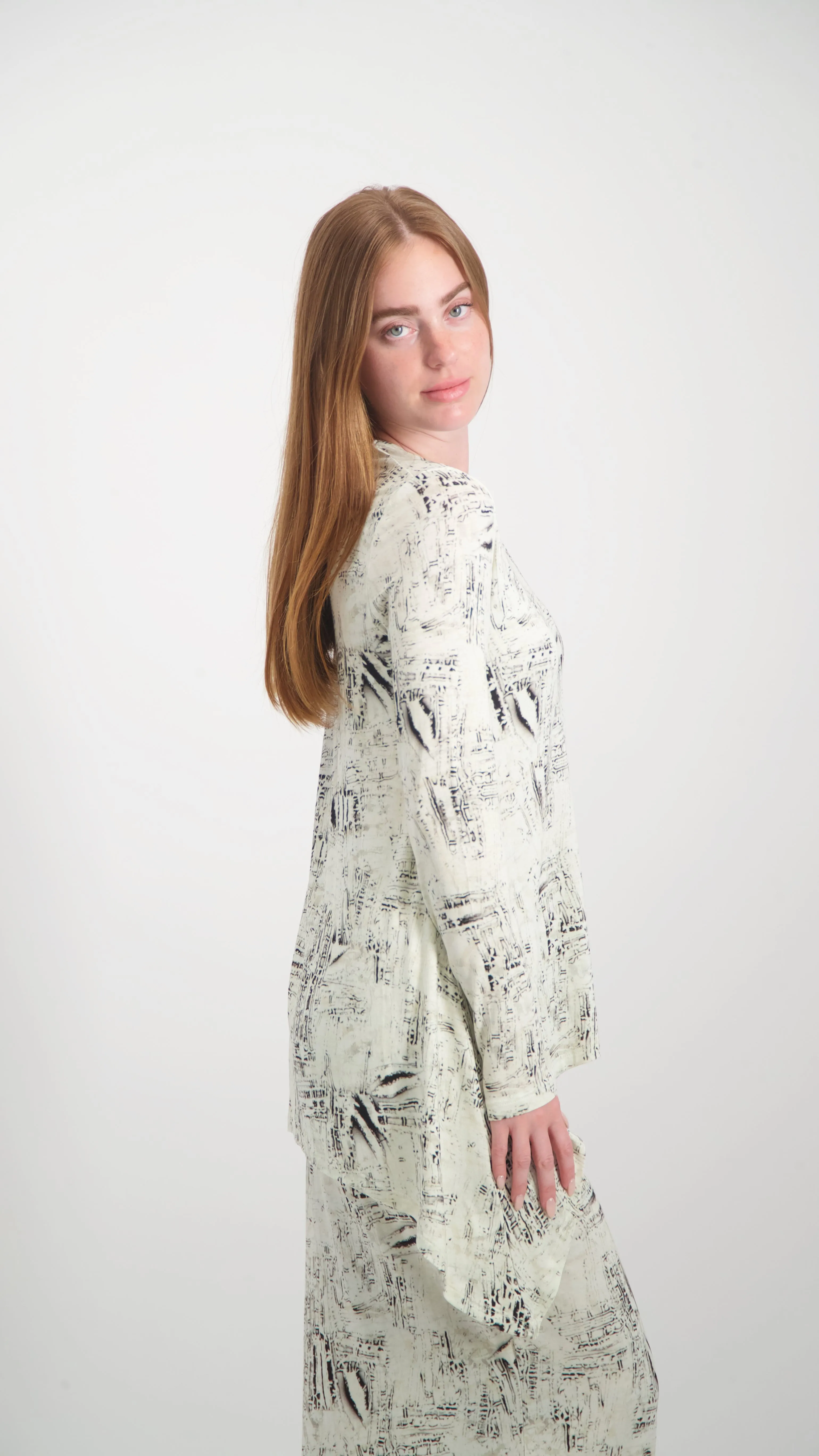 Asymmetric T-shirt / White Tie Dye