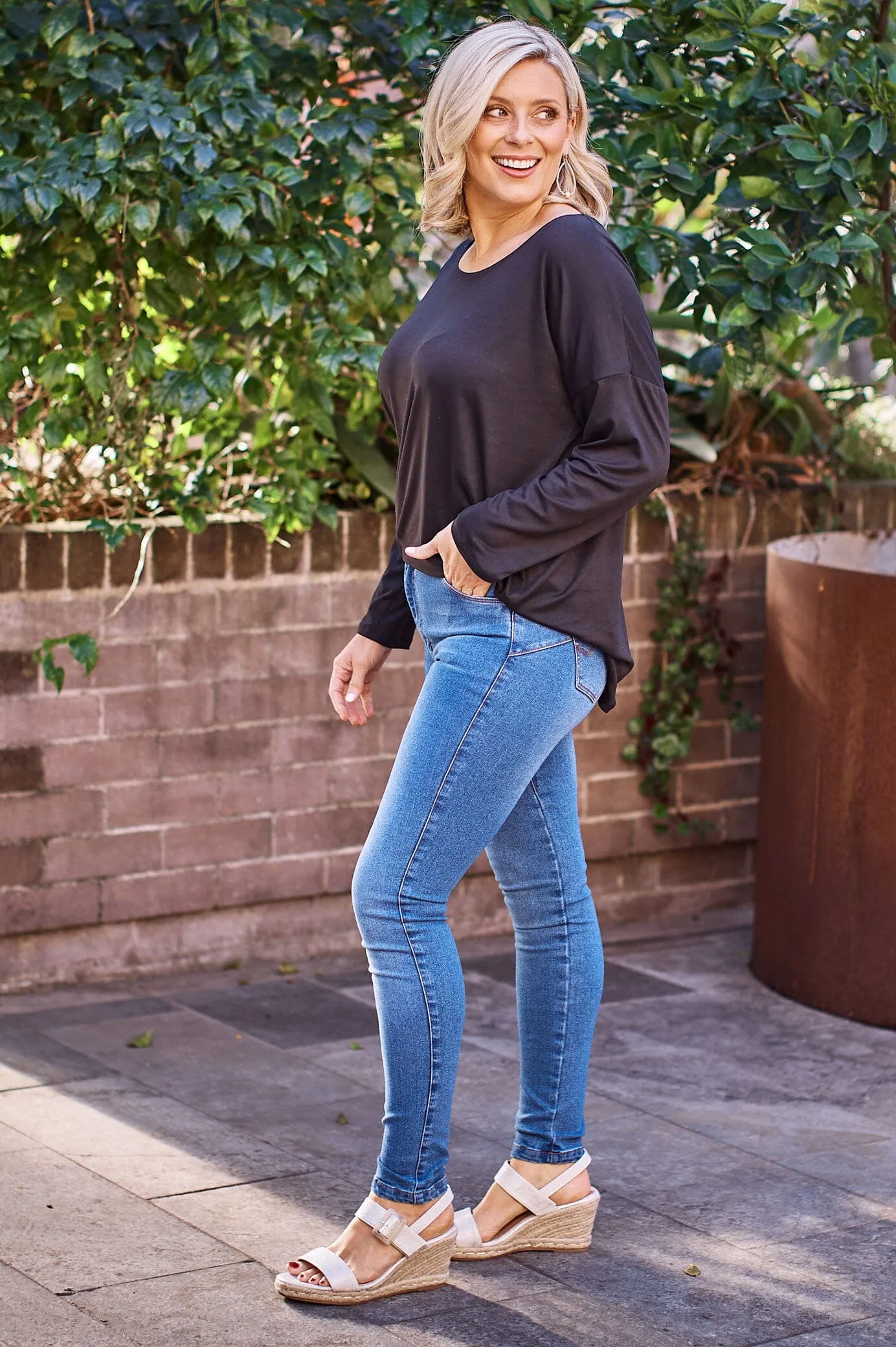 Erica Essential Top Round Neck Black
