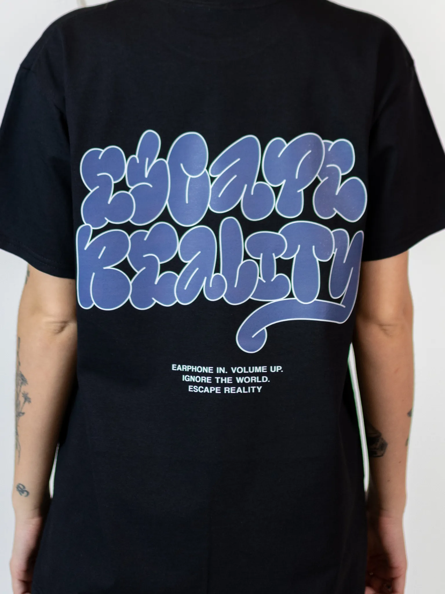 ESCAPE REALITY TEE (rygprint) - SORT