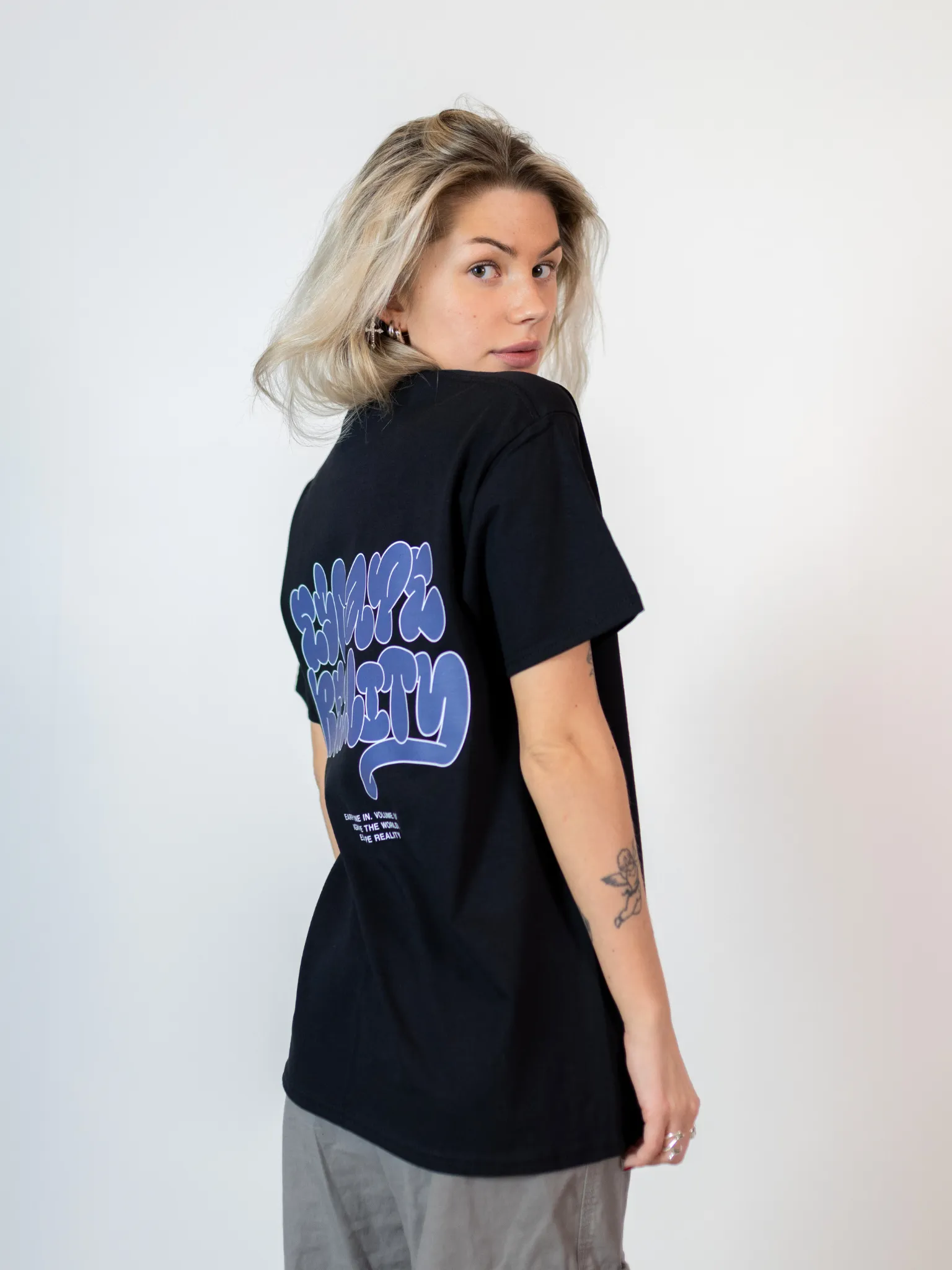 ESCAPE REALITY TEE (rygprint) - SORT