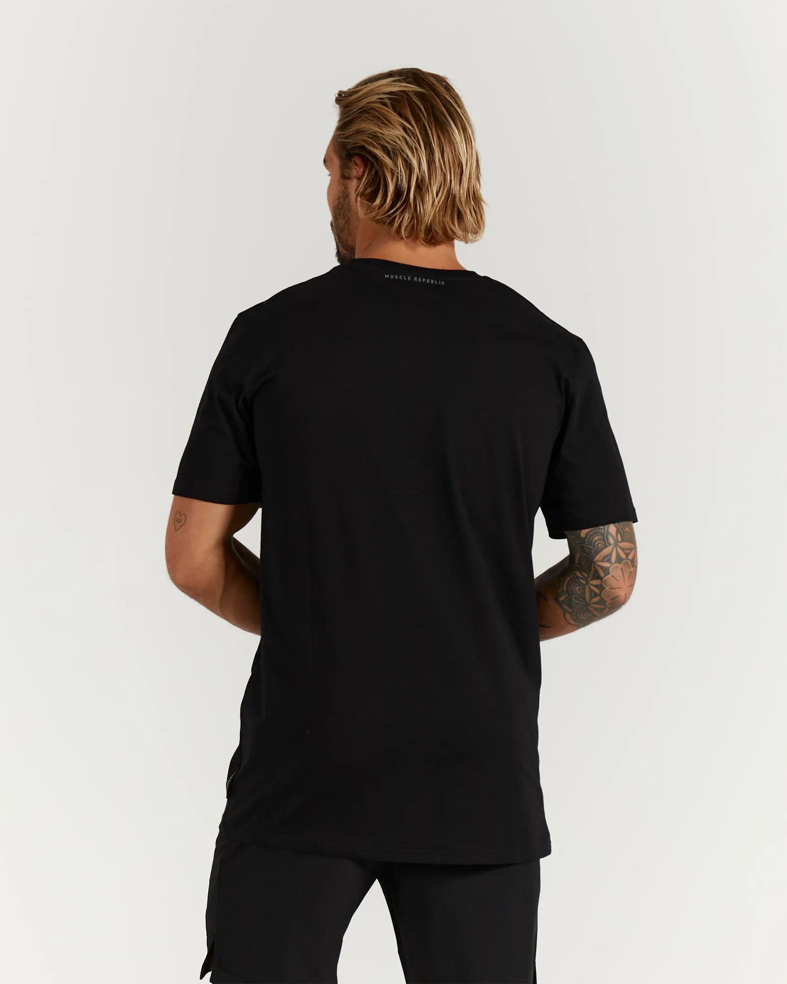 SYDNEY TEE - BLACK